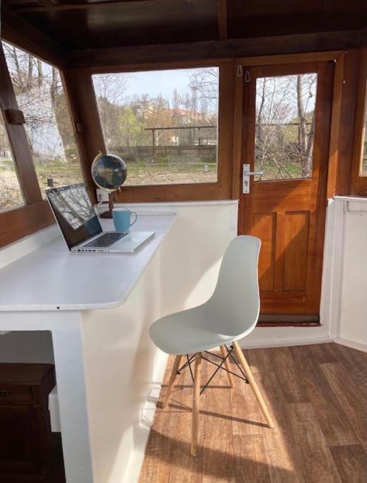 On Boat, Privat Pier, Free Parking Tekne Prag