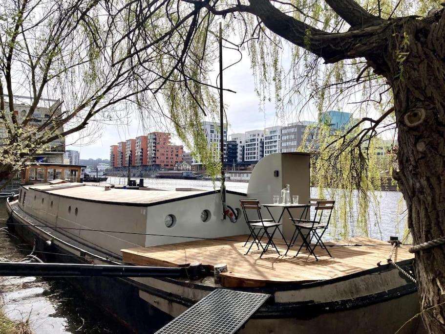 On Boat, Privat Pier, Free Parking Tekne *